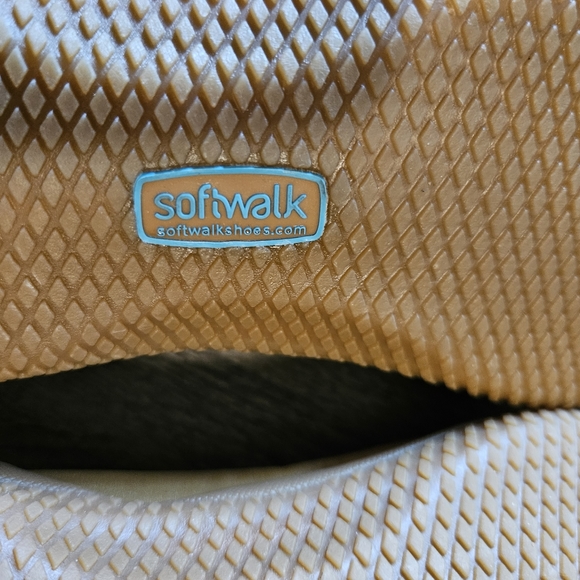 SoftWalk Women's Hampshire leather gold Flat size 6 ARCH SUPPORT - Picture 3 of 7